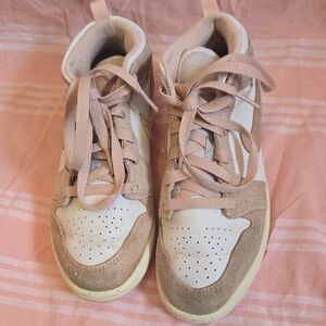 Nike Kids Sneakers in Cream and Tan
